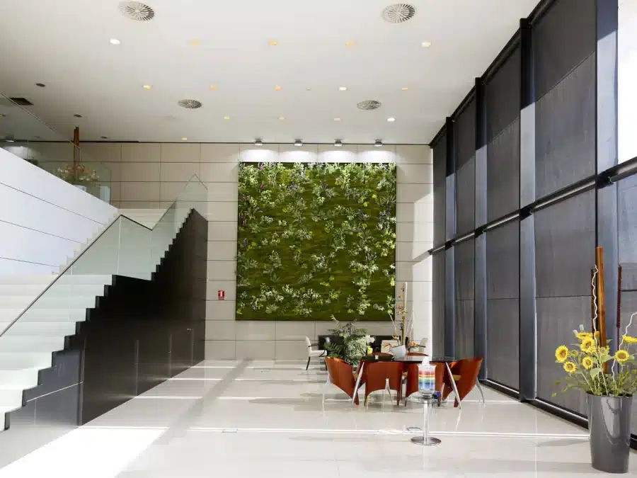 Vestíbulo con escalera, Edificio de oficinas